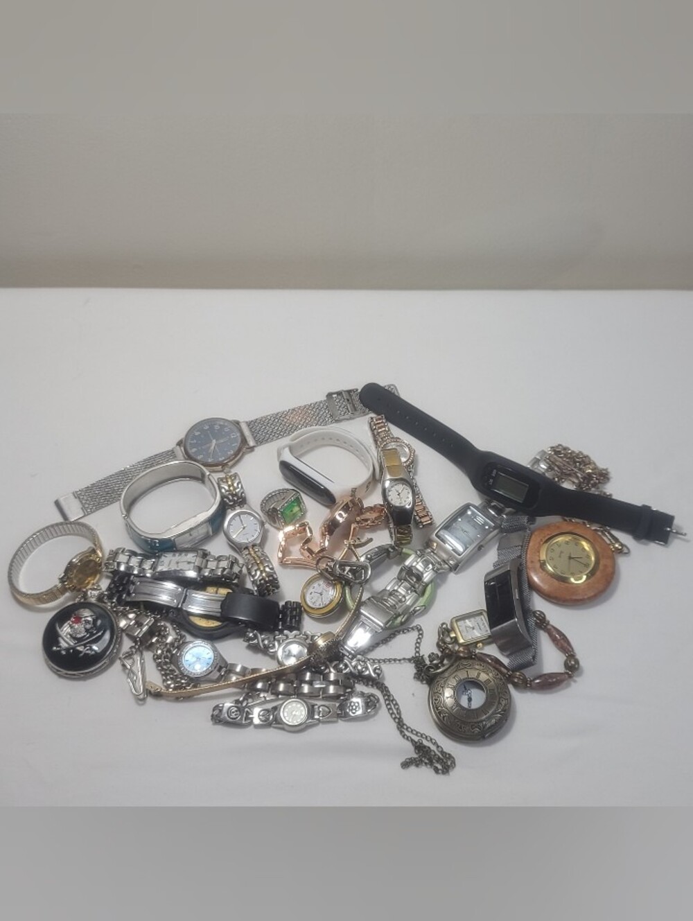 Mixed Silver and Gold Men’s Womens Watch Bundle – Assorted Styles